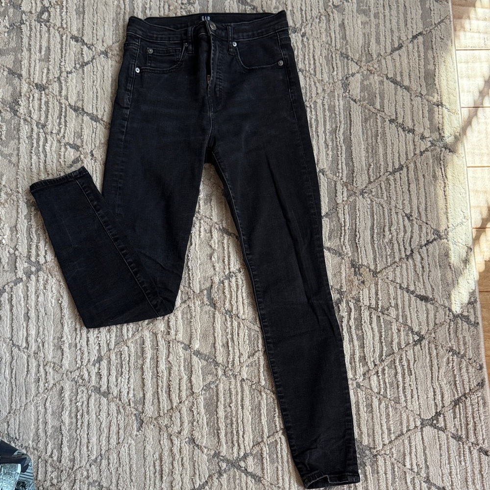 GAP Women’s Black Skinny Jeans